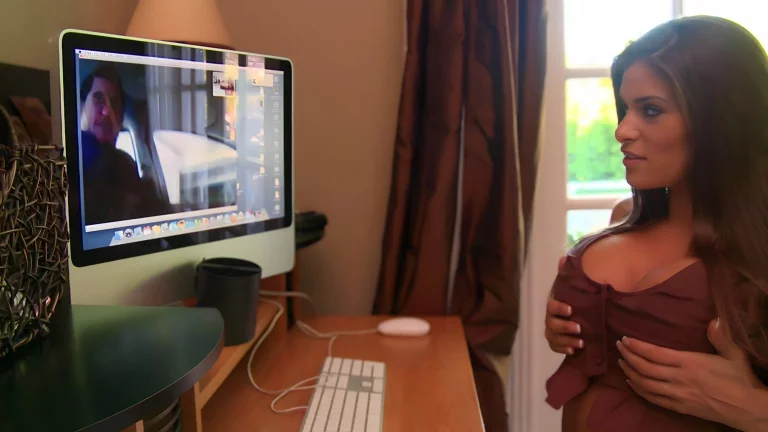 Hot Chicks Licking Pussies And Sharing A Thick Cock