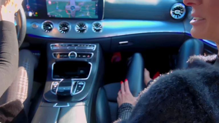 Gorgeous Belinda Bee Rides Stud And Has Her Back Covered After